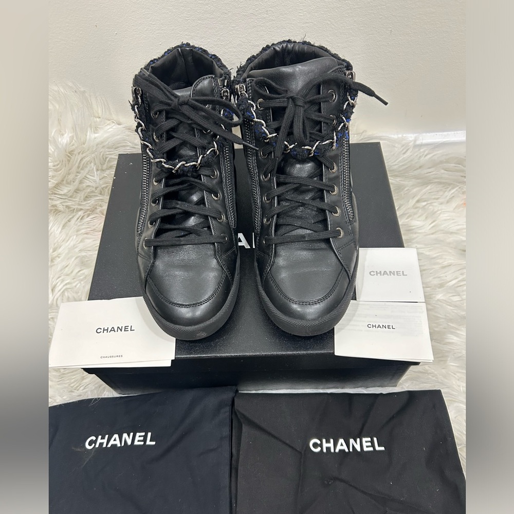 Chanel sneakers use very good condition